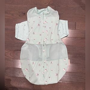 Snoo sack swaddle Happiest Baby